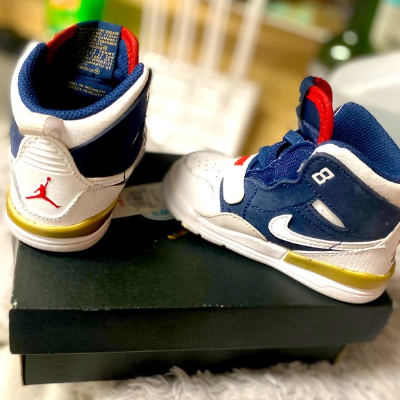Kids Jordans size 5c US - Picture 1 of 3